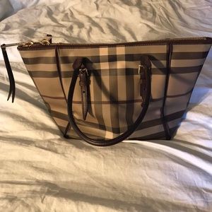 Burberry purse